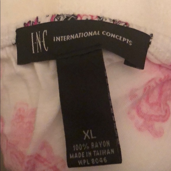 I-N-C International Concept Pattern Top - Picture 2 of 2